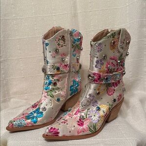 Mi.iM Silver Floral Embroidered Ankle Boots